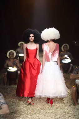 Bangkok Uluslararası Moda Koleksiyonunun Moda Gösterisi