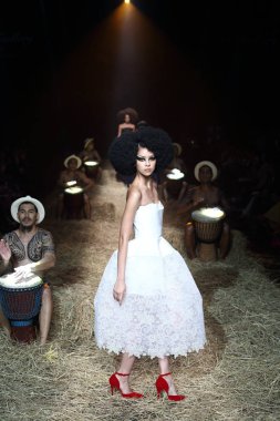 Bangkok Uluslararası Moda Koleksiyonunun Moda Gösterisi