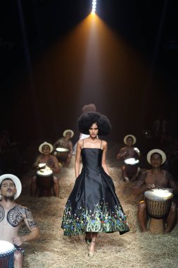 Bangkok Uluslararası Moda Koleksiyonunun Moda Gösterisi