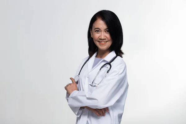 Asiática Hermosa Enfermera Del Doctor Mayor Mujer Uniforme Con Estetoscopio —  Fotos de Stock