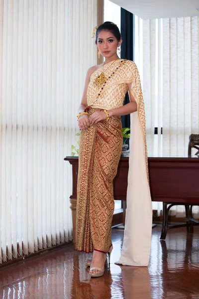 Bangkok Thailand Februari 2019 Mode Modell Thai Traditionell Kostym Bröllop — Stockfoto