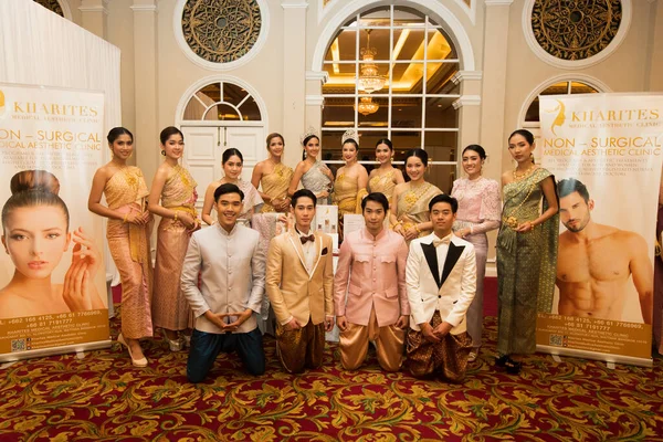 Μπανγκόκ Ταϊλάνδη Φεβρουαρίου 2019 Μοντέλο Μόδας Στην Ταϊλανδέζικη Παραδοσιακή Ενδυμασία — Φωτογραφία Αρχείου