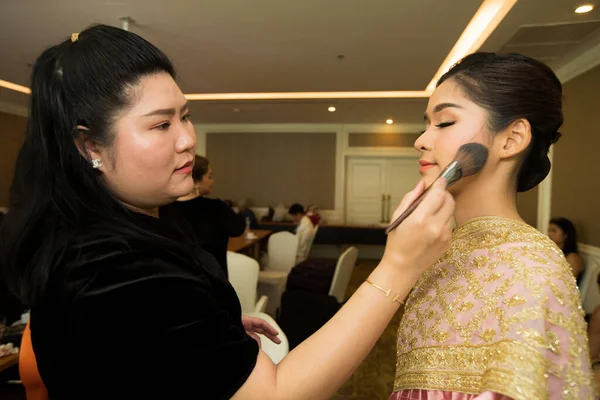 Bangkok Thailand Februar 2019 Fashion Model Traditioneller Thailändischer Tracht Hochzeitskleid — Stockfoto