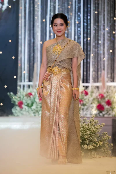 Bangkok Таїланд Лютого 2019 Fashion Model Thai Traditional Costume Wedding — стокове фото