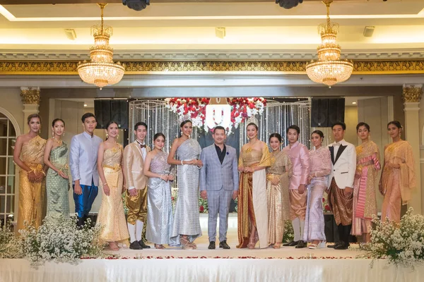 Bangkok Thaiföld Február 2019 Divat Modell Thai Hagyományos Jelmezes Esküvői — Stock Fotó