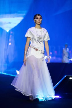 Bangkok, Tayland - 14 Mart 2019; Yeni Koleksiyon Moda Şovu 19 Yaz Sirivannavari, Tayland Kraliyet Aile Prenses Tasarımcısı, Siam Paragon 'da erkekler ve kadınlar için tasarım