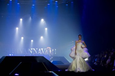 Bangkok, Tayland - 14 Mart 2019; Yeni Koleksiyon Moda Şovu 19 Yaz Sirivannavari, Tayland Kraliyet Aile Prenses Tasarımcısı, Siam Paragon 'da erkekler ve kadınlar için tasarım