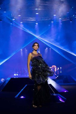 Bangkok, Tayland - 14 Mart 2019; Yeni Koleksiyon Moda Şovu 19 Yaz Sirivannavari, Tayland Kraliyet Aile Prenses Tasarımcısı, Siam Paragon 'da erkekler ve kadınlar için tasarım