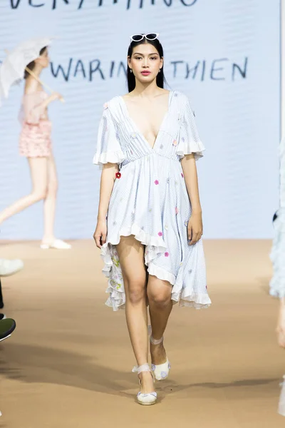 Bangkok Tailândia Maio 2019 Caminhadas Modelo Desfile Moda Tese Chulalongkorn — Fotografia de Stock