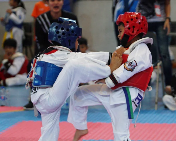 泰国曼谷 2019年7月27日 体育活动被命名为2019年跆拳道国际锦标赛英雄 青少年体育运动员在假设大学的竞赛中奋斗不息 — 图库照片