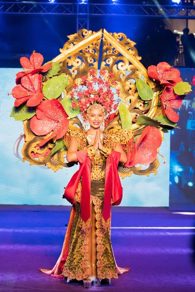 Pattaya Thailand March 2019 Contestant Malaysia Present Fashion Show National — стокове фото