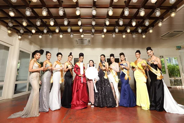 バンコク 2018年3月4日美容ページェントコンテスト Miss Grand Nonthaburi 2018 バディオリエンタルホテルのイブニングドレスでプロファイル撮影とVtrが行われました — ストック写真
