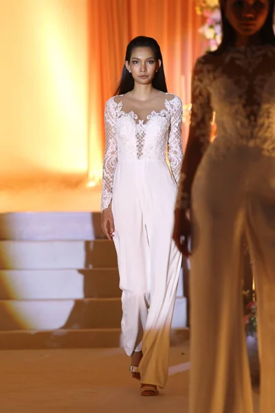 Bangkok Thailand April 2018 Model Walks Fashion Show Wedding Dress — стокове фото