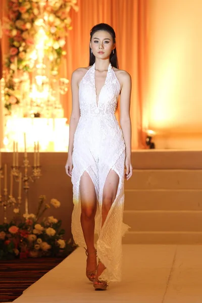 Bangkok Thailand April 2018 Model Walks Fashion Show Wedding Dress — Stock Fotó