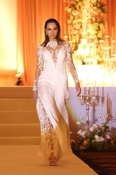 Bangkok Thailand April 2018 Model Walks Fashion Show Wedding Dress — Stock Photo, Image