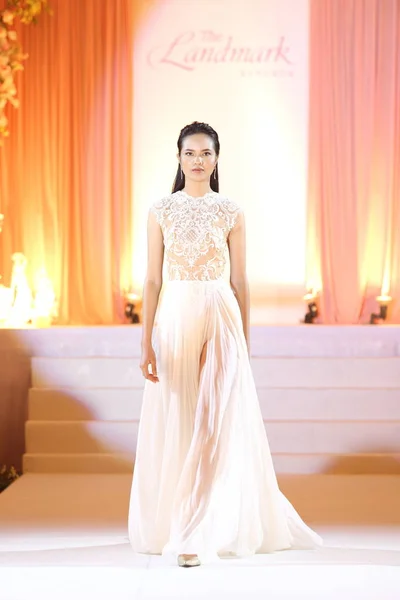Bangkok Thailand April 2018 Model Walks Fashion Show Wedding Dress — Stock Fotó