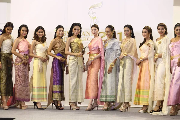 Samutsakorn Thailand April 2018 Models Walk Opening Show Beauty Pageant — стокове фото