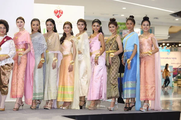 Samutsakorn Thailand April 2018 Models Walk Opening Show Beauty Pageant — 스톡 사진