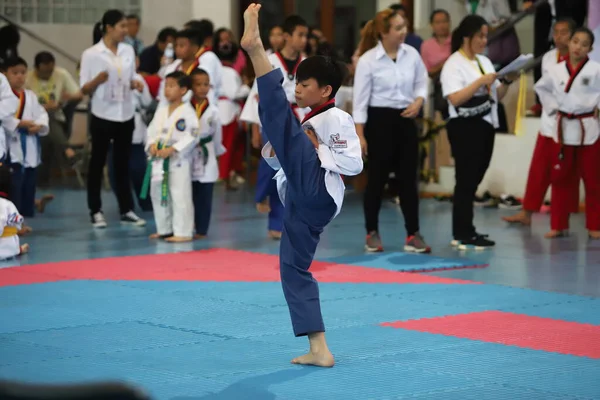 Bangkok Tailandia Julio 2018 Practicante Taekwondo Hacer Freestyle Poomsae Creative —  Fotos de Stock