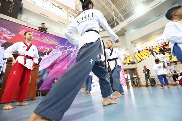Bangkok Tailandia Julio 2018 Taekwondo Atleta Entrena Practica Antes Luchar —  Fotos de Stock