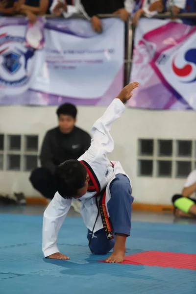 Bangkok Tailandia Julio 2018 Practicante Taekwondo Hacer Freestyle Poomsae Creative — Foto de Stock