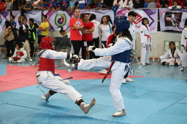 バンコク 2018年7月1日 テコンドー選手権第4回ヒーローズテコンドー国際選手権 オースタジアム の試合で多くの国の選手が一緒に戦っています — ストック写真