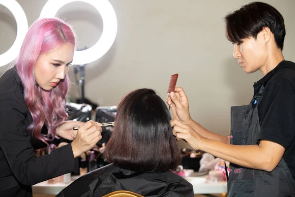 Udonthani Tailândia Julho 2019 Make Artist Apply Cosmetic Beautiful Contestants — Fotografia de Stock