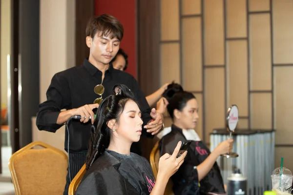 Udonthani Tailândia Julho 2019 Make Artist Apply Cosmetic Beautiful Contestants — Fotografia de Stock