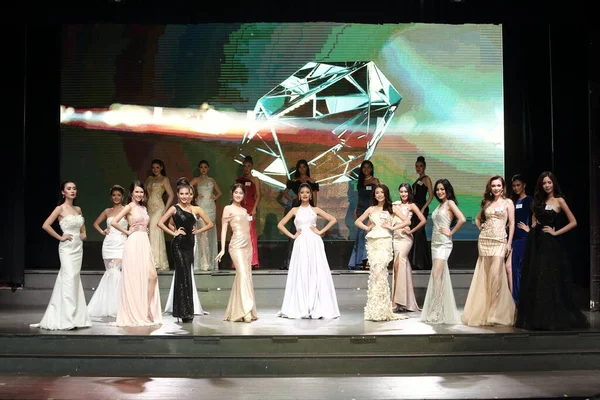 泰国曼谷 2017年7月2日 在巴扎酒店举行的 2017年超级小姐选拔赛 最后一轮晚礼服舞会 — 图库照片