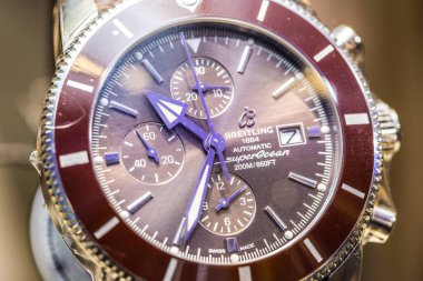 Bangkok, Tayland - 11 Temmuz 2017; Moda Şovu Siyam Paragon İzleme Fuarı 2017, Siam Paragon etkinlik salonunda basın toplantısı. Bezel Dünya Nöbeti 'nden yeni koleksiyon