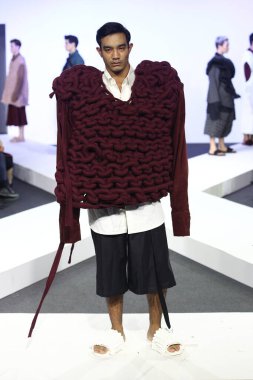 Bangkok, Tayland - 29 Mayıs 2017; Bangkok Üniversitesi, Moda Tasarım Tezini Emquartier Mağazası 'nda 