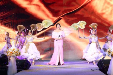 Bangkok, Tayland - 30 Haziran 2017; Bitec sergi salonunda Moda Şovu 