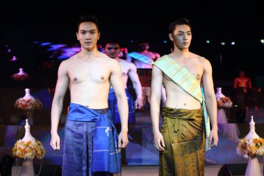 Bangkok, Tayland - 30 Haziran 2017; Bitec sergi salonunda Moda Şovu 