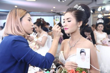Bangkok, Tayland - 25 Ocak 2017; Lifeford Büyülü Prenses Gelin Makyajı 2016, Orta Alan ve 50 dakika içinde makyaj başvurusu