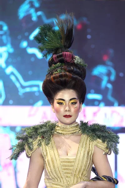 Bangkok Thaïlande Août 2017 Défilé Mode Capillaire Chalachol Academy Présentant — Photo