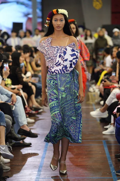 Bangkok Thailand June 2017 Thesis Fashion Show Fash17 Μοντέλο Περπατά — Φωτογραφία Αρχείου