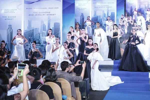 Bangkok Thaiföld Május 2017 Graduated Fashion Show Mix More Jewelry — Stock Fotó