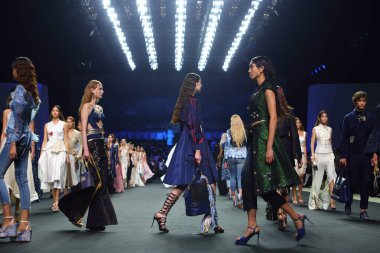 Bangkok, Tayland - 15 Mart 2017; Tayland Prensesi Sirivannavari Nariratana 'nın giyimine ve geceliğine hazır, Royal Paragon Hall' da 