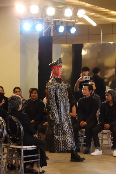 Bangkok Tailândia Março 2017 Fashion Show Lofficiel Weaving Street Seda — Fotografia de Stock