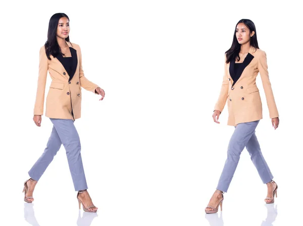 Tam Uzunlukta Yaşlarda Krem Rengi Düzgün Takım Elbise Yüksek Topuklu — Stok fotoğraf