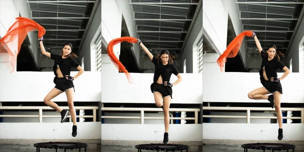 Asian Jumping Girl Model Skacze Trampolinie Rzuca Czerwony Szalik Powietrzu — Zdjęcie stockowe