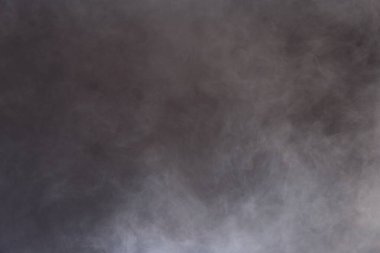 Siyah Arkaplanda Yoğun Tüy Duman ve Sis, Soyut Duman Bulutları, Tüm Hareketler Bulanık, Niyet Bulanık, Hedef Bulanık ve Yüksek Düşük Kontrastlı Kontrast, metin logosu için kopyalama alanı