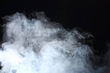 Siyah Arkaplanda Yoğun Tüy Duman ve Sis, Soyut Duman Bulutları, Odakta Bulanıklık Yok