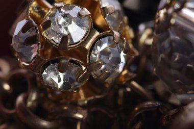 Macro Seçici Odaklan ve bir kısmını bulanıklaştır, aksesuar bileziği, yüzük ve pırıltılı elmas