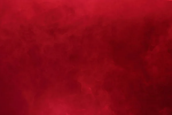 红色浓密蓬松的白烟烟雾蒙蒙的黑色背景 抽象烟云 全身运动模糊 意图不集中 高曝光对比度低 复制空间为文字标识 — 图库照片