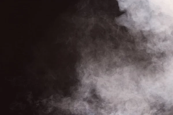 Пушистые Пушистые Пятна Белого Дыма Тумана Черном Фоне Абстрактные Облака — стоковое фото