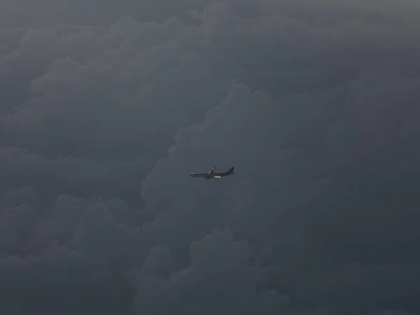 Secara Tidak Sengaja Menangkap Pesawat Lain Langit Awan Pandangan Dari — Stok Foto