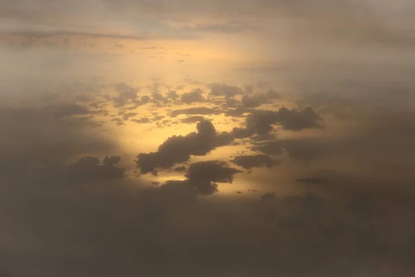 Sunset Reflect Dense Fluffy Puffs White Clouds Red Sky High — Stock Photo, Image