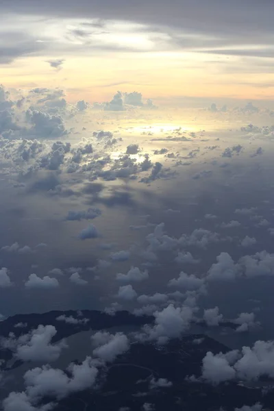 Sunset Reflect Dense Fluffy Puffs White Clouds Red Sky High — Stock Photo, Image