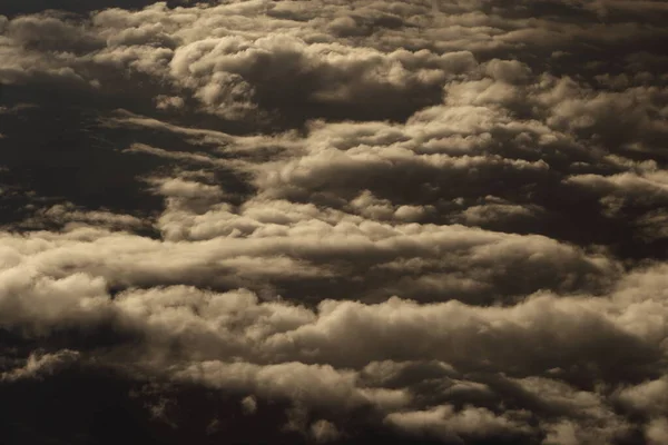 Tramonto Riflettono Soffice Soffio Denso Nuvole Bianche Cielo Rosso Alto — Foto Stock